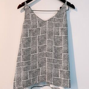 🦩2/$25 Reitmans / Abstract Tank Top - Size M
